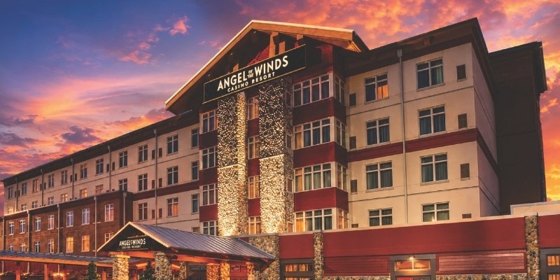 Exterior photo of Angel of the Winds Casino Resort