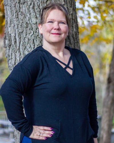 Headshot of Amanda Hawes