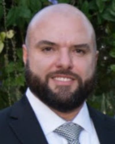 Headshot of Ivan Lomeli