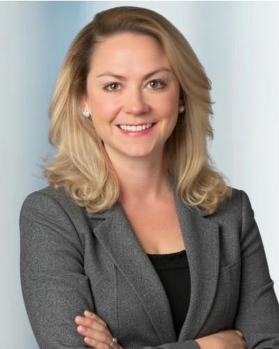 Headshot of Anna Kreamer