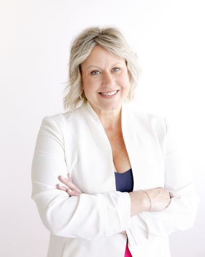 Headshot of Cindy Rowe