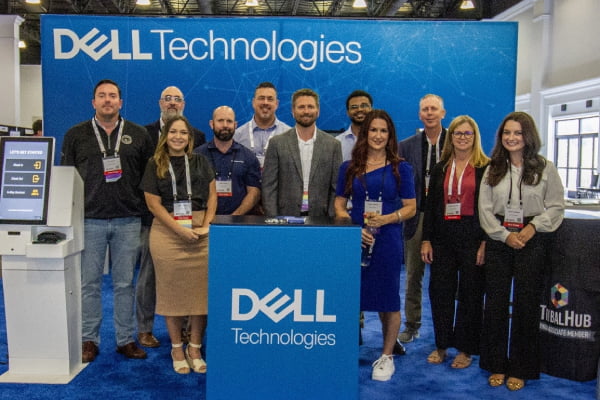 Group shot of vendors at the Dell booth